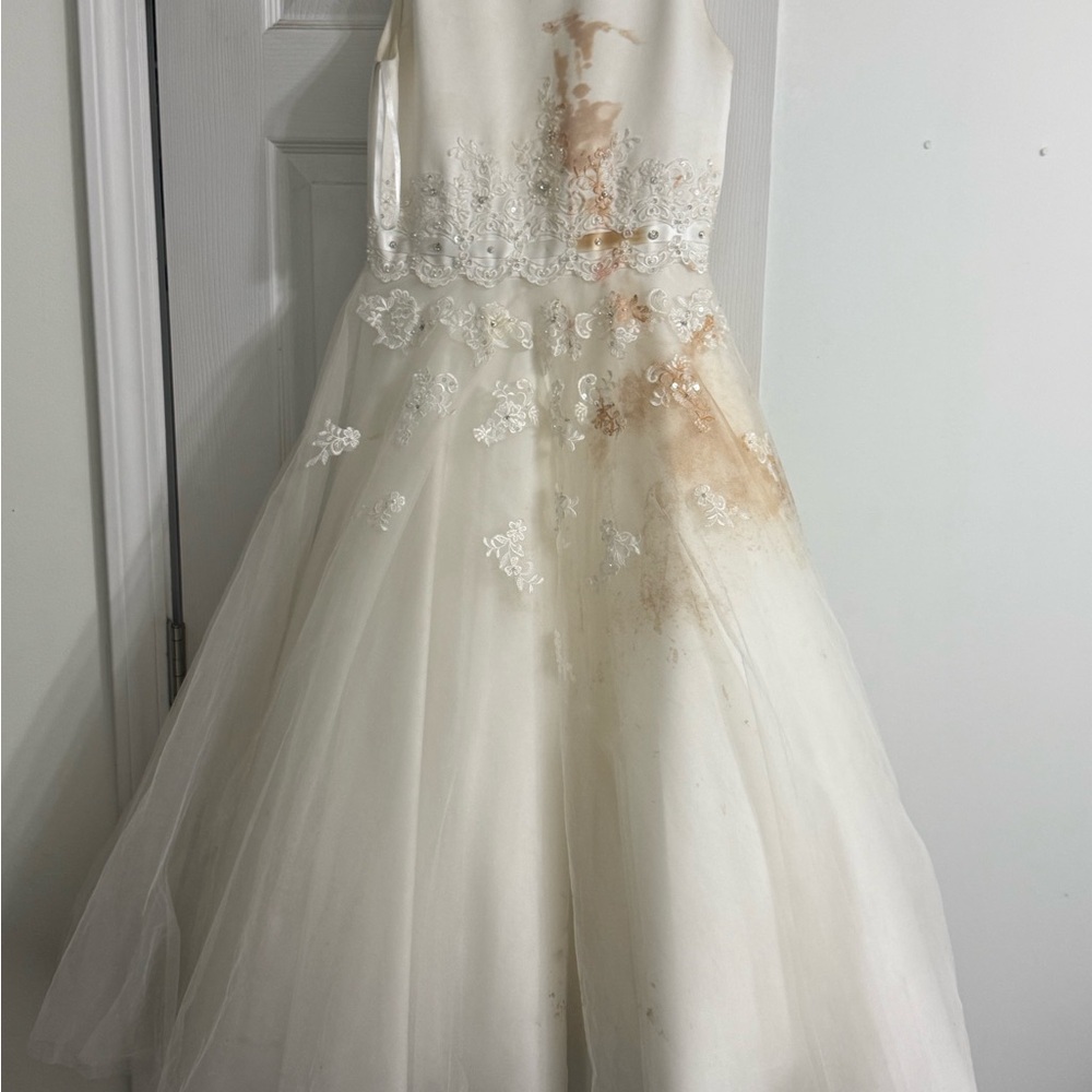 Elegant White Kids Dress with Floral Details